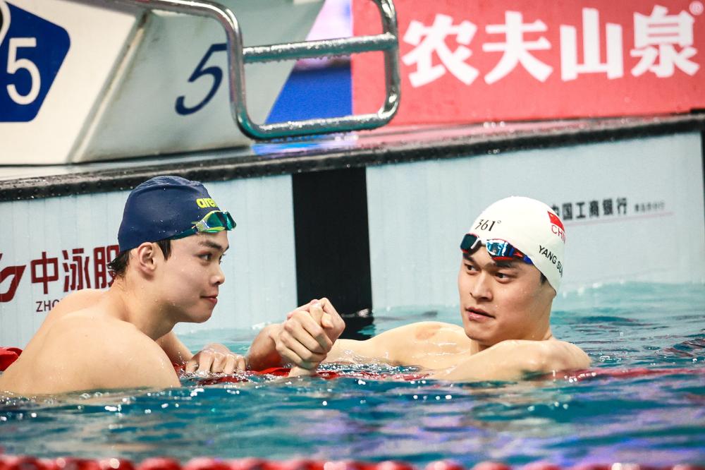 基德：队友和教练组很信任让阿门打控卫，他的成长显而易见